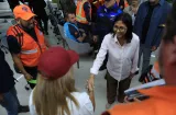 Presidenta de Venezuela recibe a 61 rescatistas enviados por Panamá