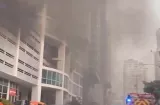 Llamas consumen autos en un estacionamiento de edificio en San Francisco