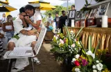 Terremoto en Venezuela: hombre despide a seis familiares fallecidos