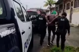Lo pillan robando a conductor de taxi en Colón