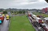 Cierran Arco Iris en Colón y bloquean paso del tren por falta de casa digna