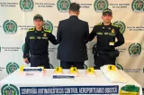 Cae en Bogotá un hombre vestido de piloto con 10 kilos de polvo mágico