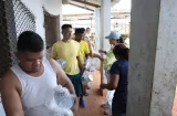 Entregan kits de aseo a privados de libertad en La Joya