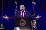 ¡Un shatta! Operador del teleprónter de Trump ganó plata con sus discursos