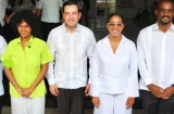 Embajador de EE. UU. hace historia con su primera visita oficial al gueto 