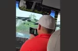 ¡Lo grabaron con el celular en la mano! Suspenden a conductor de bus 