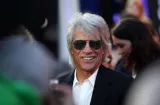 Jon Bon Jovi suspende un concierto por un problema con la voz