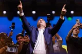 El partido de Bolsonaro proclama a su hijo Flávio como candidato presidencial