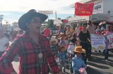 ¡Tradición en Santiago! Megacabalgata de caballitos llena las calles