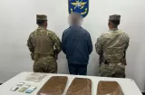 Cae pasajero con presunta droga oculta en su equipaje en el Aeropuerto 