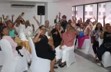 ¡Pura alegría! Abuelos coronan a su reina en emotiva celebración