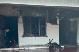 Llamas consumen una casa en Parque Lefevre
