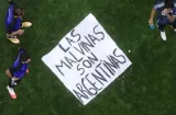 Video inédito revela cómo bandera de Malvinas llegó a jugadores argentinos