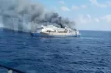 Mueren cinco personas en el incendio de un ferry con más de 200 pasajeros