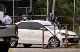 Hallan hombre muerto, atado y torturado dentro de auto en Parque Lefevre