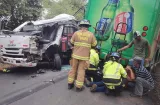 Colisión entre camiones de gas y cerveza en Los Santos deja cinco heridos