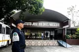 Sorprenden estudiante del Moscote con pistola oculta en la mochila
