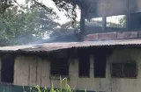 Humo y llamas en el INA: archivo y colchones afectados por incendio en Divisa