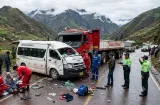 Trece Muertos por el choque entre una miniván con un tráiler al sur de Perú