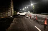 Camioneta quedó destrozada: hombre muere tras choque contra base de puente
