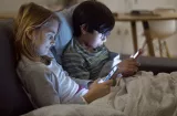 Pantallas en exceso: una amenaza para el sueño y el aprendizaje de los niños