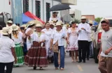Gran desfile y matrimonio campesino en el Festival del Manito
