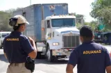 ¡Agáchense! Se formó la botadera en Aduanas 