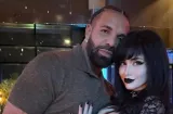 Drake alquila un castillo entero para una cita privada con una gótica