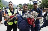 Un centenar de víctimas en Nepal y China y 900 desaparecidos tras una riada