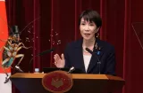 Primera ministra de Japón hizo una amistad con una cucaracha y la extraña