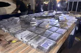 Decomisan 150 paquetes de presunta droga ocultos en camión en María Chiquita