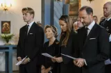 Ciudadanos acuden a la iglesia tras la muerte del rey Harald V de Noruega