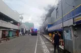 Almecén estalla en llamas en calle cuatra David