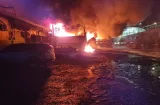 Galera y 3 vehículos fueron pérdida total tras incendio en Villa Zaita
