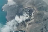 Erupción del volcán Anak Krakatoa obliga a cerrar 6 aeropuertos de Indonesia