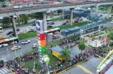 Desmadre y cabreo en entrega de tarjetas Pase-U en San Miguelito