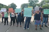 Veraguas: Padres de familia cierran la Interamericana por traslado de docente