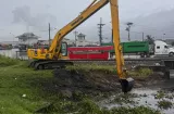 ¡Acción preventiva! MOP limpia canales en Cuatro Altos en Colón