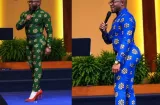 ¡En tacones de 15 centímetros! Pastor predica bien apretado como una mujer