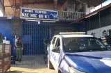 ¡Por el techo y de madrugada! Asaltan a familia en minisúper de Colón