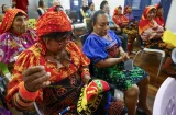 Mujeres indígenas tejen historia y resistencia para preservar sus culturas