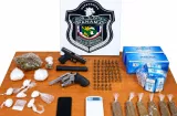 Paso Blanco: encuentran armas y presunta droga en vehículo hurtado