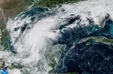 La tormenta Isaías amenaza con convertirse en huracán y golpear Florida