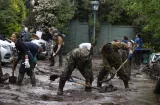Aluvión deja 6 heridos y 600 hogares evacuados en Santiago de Chile