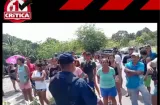 ¡Cabreo en Torio! Afectados por terremoto protestan porque ayuda no llega 