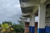 ¡En peligro por sismos! Exigen nuevo colegio en montañas de Donoso