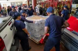 China dona suministros a los bomberos para atender a afectados por el terremoto