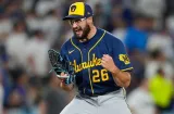 Pitcheo de relevo y juego oportuno: las claves de Milwaukee