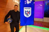 Jonathan Gutiérrez regala balones y sonrisas a niños en Veraguas tras el sismo