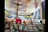 Sacerdote muere al caerle una cruz durante una misa en Ecuador